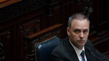 El peronismo observa el desgaste de Manuel Adorni, pero admite que no logra sacar rédito político