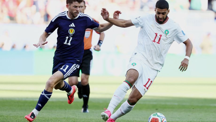 Marruecos sacó ventaja rápido ante Escocia y luego mantuvo la diferencia hasta el final.  (Photo by FRANCK FIFE / AFP)