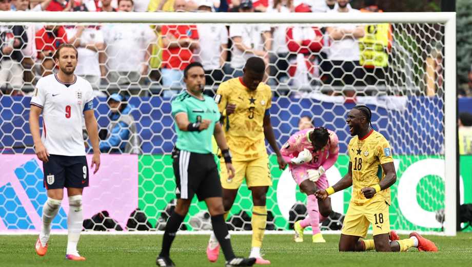 Kane tuvo la más clara para Inglaterra que no pudo romper el cero ante Ghana.  (Photo by CHARLY TRIBALLEAU / AFP)