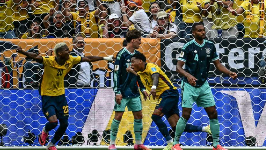 Gonzalo Plata anticipó a Neuer en un córner y le dio el triunfo agónico a Ecuador. (Photo by Jewel SAMAD / AFP)