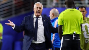 Alfaro explotó contra el arbitraje tras la victoria de Paraguay: «Me cuesta jugar este nuevo deporte»