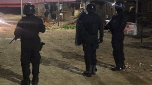 Allanamientos en el Parque Industrial de Neuquén: hubo tres demorados y el secuestro de armas