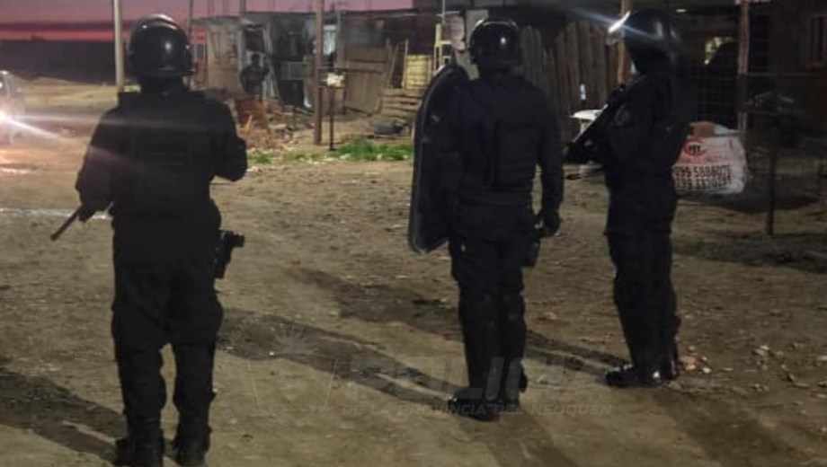 Allanamientos en el Parque Industrial de Neuquén: hubo tres demorados y el secuestro de armas 