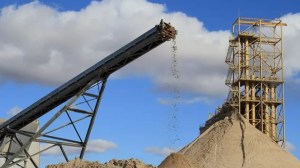 Arena para Vaca Muerta: gremios advierten por el abastecimiento y se reabre el debate por el transporte desde Entre Ríos