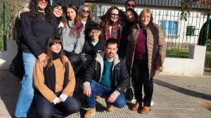Una baldosa en memoria de Jorge Asenjo, un militante popular de Cinco Saltos desaparecido en dictadura