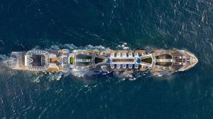 Así será la primera ciudad flotante que dará la vuelta al mundo: estadio de fútbol, hoteles de lujo y una ruta fascinante por el océano