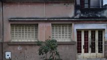 Imagen de Qué pasa en la casa de Claudio Barrelier: operativo policial y amenazas tras el femicidio de Agostina Vega