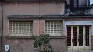 Qué pasa en la casa de Claudio Barrelier: operativo policial y amenazas tras el femicidio de Agostina Vega