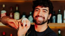 Imagen de De Mendoza a Pehuenia: conocé al bartender que fusiona la coctelería de autor con los sabores patagónicos