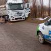 Imagen de Volcó a un desagüe el acoplado de un camión en Fernández Oro: qué se sabe