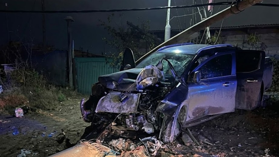 Una camioneta chocó contra una columna y dejó sin luz a parte del oeste de Neuquén. Foto: Calf
