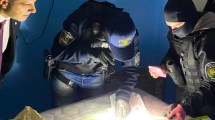 Imagen de Presos VIP en Comodoro Rivadavia: allanaron celdas que tenían desde una PlayStation 5 hasta una heladera