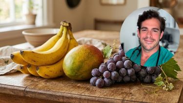 Por qué el cardiólogo Aurelio Rojas advierte que comer banana, mango o uvas por la noche daña tu corazón y tu descanso