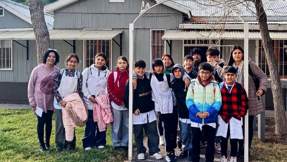 Alumnos de la Escuela N°247 de Balsa Las Perlas participaron de una jornada en la Casa del Escritor. Foto: Municipio de Cipolletti.