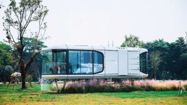 Llegan en barco y se arman en 48 horas: cuánto cuestan las casas chinas que se posan sobre el terreno
