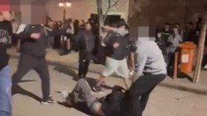 Video: Violenta golpiza a un adolescente a la salida de un boliche en Centenario: los agresores también son menores