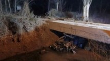 Imagen de Grave accidente en Ruta 7, cerca de El Chañar: un auto cayó al canal de riego, cómo están los heridos