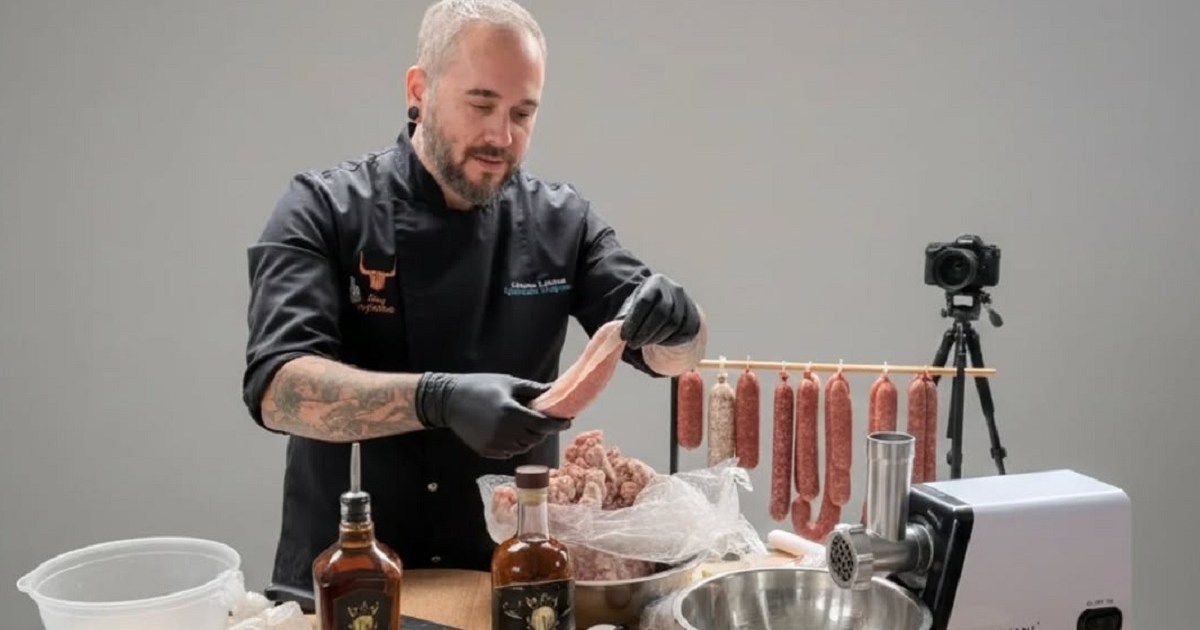 Un maestro charcutero neuquino triunfa en Ecuador con su arte culinario