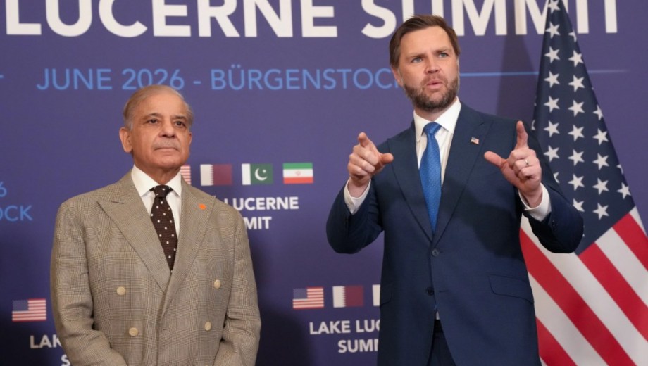 JD Vance, y altos funcionarios iraníes con una reunión clave en Suiza. Foto: AP.  