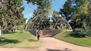 Cipolletti transformará el anfiteatro del histórico Paseo del Ferrocarril con un domo gigante millonario