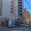 Imagen de Un joven fue trasladado grave al hospital Castro Rendón después de caer de un cuarto piso en Neuquén