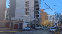 Imagen de Un joven fue trasladado grave al hospital Castro Rendón después de caer de un cuarto piso en Neuquén