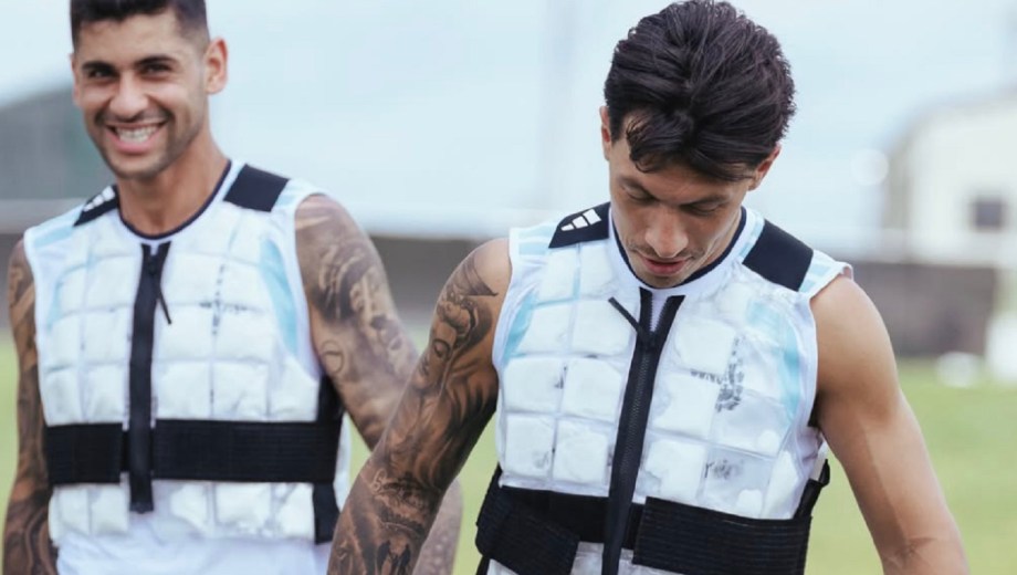 Cuti Romero y Licha Martínez vivieron a pura risa la práctica post partido.