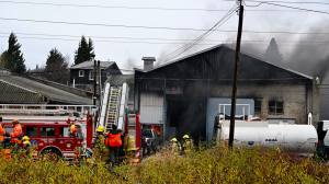 Un incendio en un taller mecánico causó preocupación en Bariloche