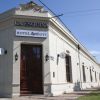 Imagen de Maru, la maestra jardinera que convirtió un antiguo almacén de ramos generales en el primer hotel del pueblo