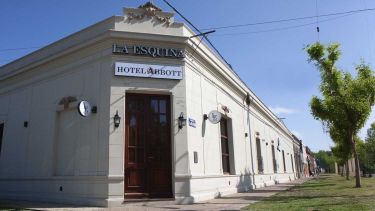 Maru, la maestra jardinera que convirtió un antiguo almacén de ramos generales en el primer hotel del pueblo