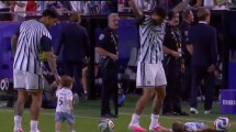 Imagen de ¡Se fue al pasto! El blooper de Leandro Paredes con su hijo tras la goleada de Argentina en el mundial 2026