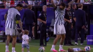¡Se fue al pasto! El blooper de Leandro Paredes con su hijo tras la goleada de Argentina en el mundial 2026