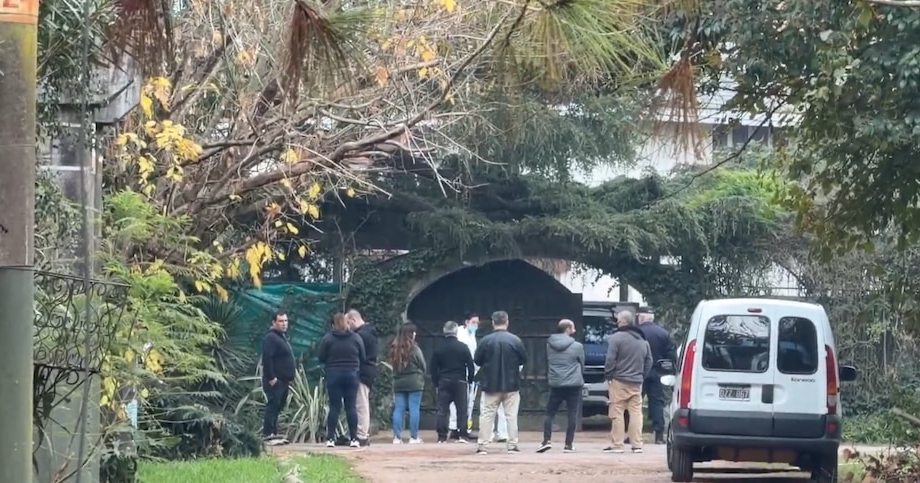 Foto: El músico fue hallado sin vida en su casa de Parque Leloir. Según informó Infobae, la Fiscalía de Ituzaingó abrió una causa para determinar las causas del fallecimiento y ordenó una autopsia. Infobae