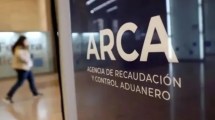 Imagen de Qué es la Ley de Inocencia Fiscal a la que adhieren Manuel Adorni y su esposa y cuáles son sus beneficios