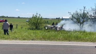 Murieron 12 personas en un accidente aéreo en Estados Unidos: una avioneta se estrelló y se prendió fuego