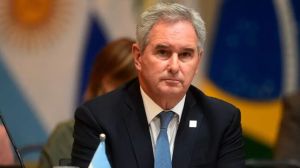 Denuncian que el Gobierno de Bolivia deportó una misión humanitaria de Argentina: qué dijo Pablo Quirno