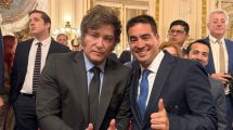 Imagen de Adrián Ravier inicia su gestión: jura en Casa Rosada y acto en una fundación vinculada a Santiago Caputo