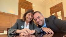 Imagen de Manuel Adorni reúne a los senadores libertarios en Casa Rosada mientras avanza una posible interpelación