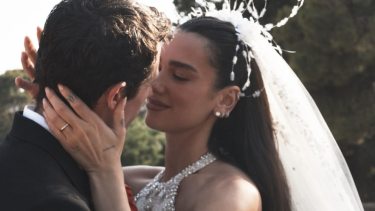 ¡Por fin! Dua Lipa mostró su vestido de novia