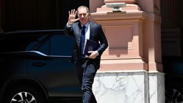 Javier Milei recibe a Diego Santilli en Olivos este domingo mientras se define al sucesor de Manuel Adorni