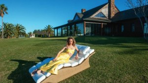 Lujo campestre, piedra y arte: así es la espectacular mansión de Eduardo y Elina Costantini en Nordelta