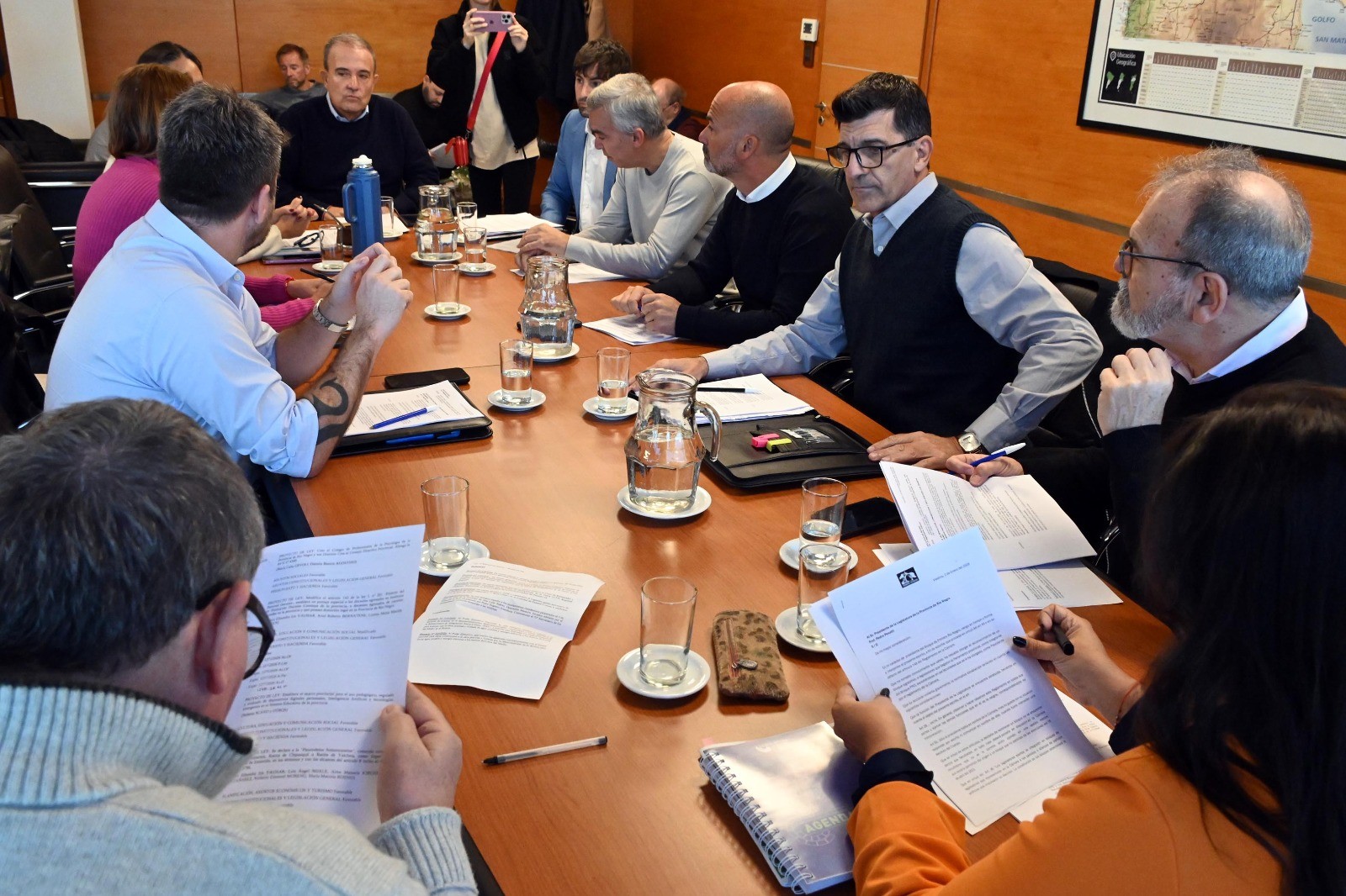 Imagen de La Legislatura de Río Negro, con ocho legisladores sin bloques, y los entretelones de una jornada de tensión
