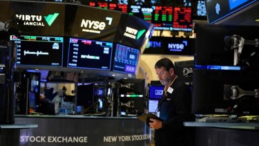 El riesgo país volvió a subir, superó los 450 puntos y los dólares financieros operaron en alza
