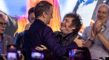 Imagen de Por qué Manuel Adorni resiste en el Gobierno: las tres razones por las que Javier Milei lo sostiene
