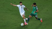 Imagen de Con Montiel, los 17 jugadores que pueden perderse las semifinales del Mundial si reciben una amarilla en cuartos