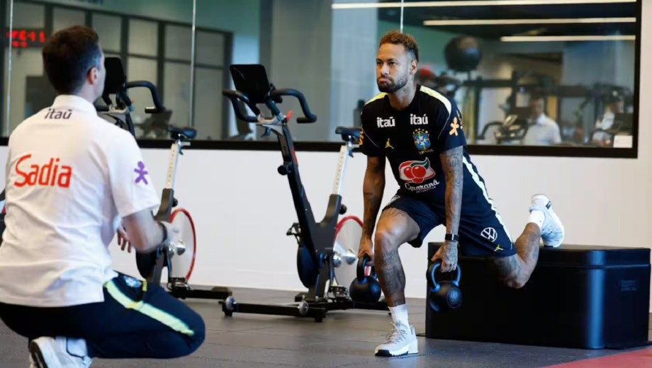 Neymar sigue con trabajos de gimnasio y no ha practicado en campo con sus compañeros.