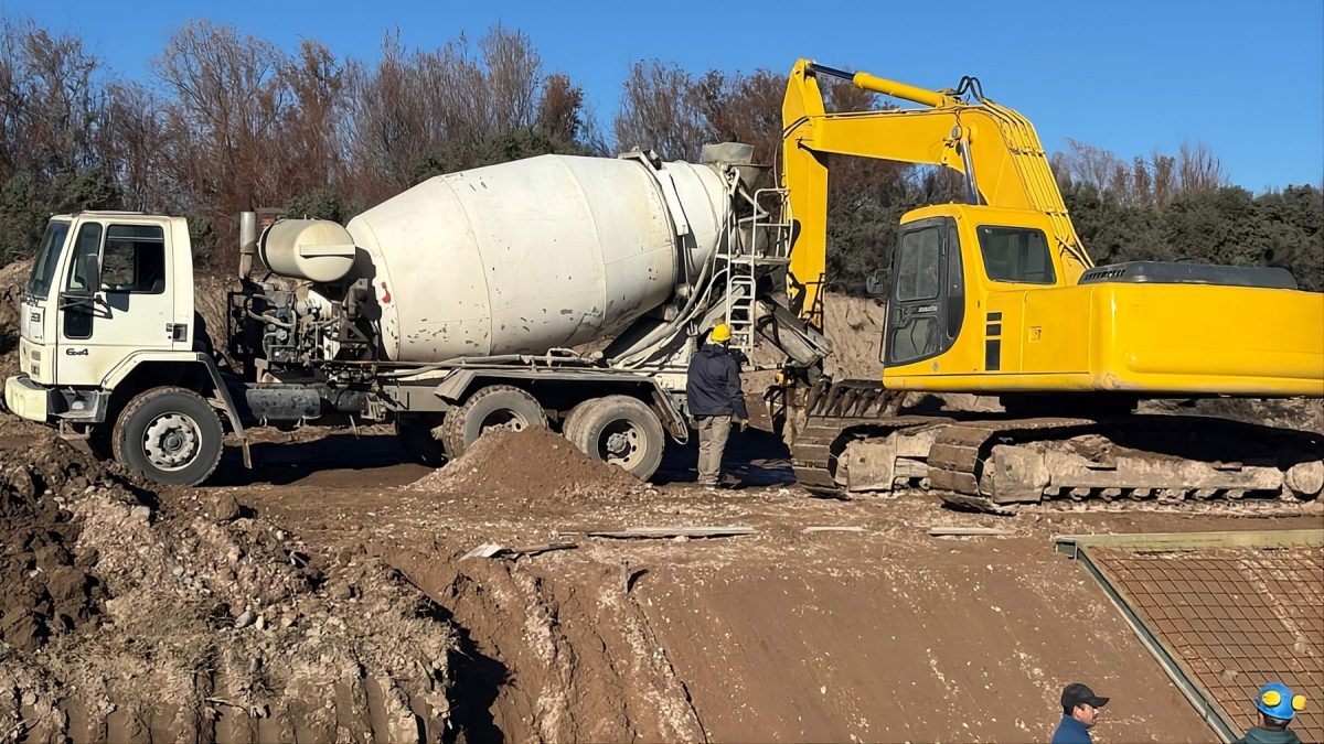 La primera parte de la obra incluye dos dársenas de regulación y partidores que sirven para la distribución del agua.