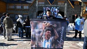 Bariloche vibra el partido de la Selección Argentina con una pantalla gigante en el Centro Cívico