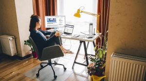 Home office: el hábito laboral que podría estar impactando en tu salud mental
