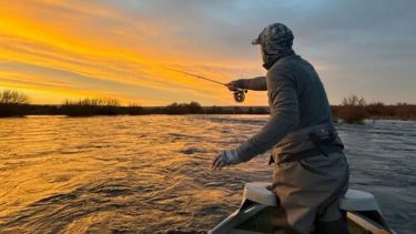 Del bote al lodge: la historia del pescador que encontró en El Chocón el lugar donde echar raíces